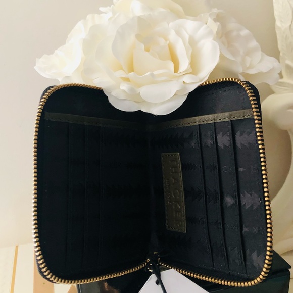 🎀 Thacker Ciara Compact Bi-Fold Zip Wallet - Picture 3 of 6